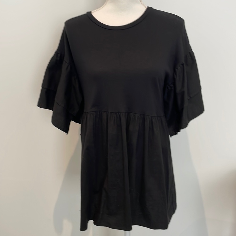 Beautiful Jolie Los Angeles top with ruffle bottom